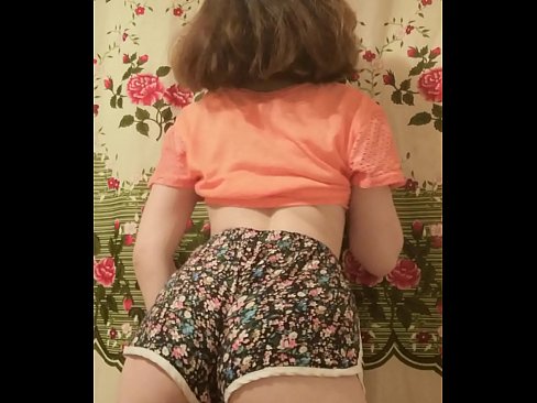 ❤️ Giovane pupa sexy fa uno striptease riprendendo i suoi pantaloncini alla telecamera Porno fatto in casaal it.high-pass.ru ❌❤