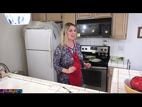 ❤️ Matrigna che lo munge in cucina prima del suo appuntamento Porno fatto in casaal it.high-pass.ru ❌❤